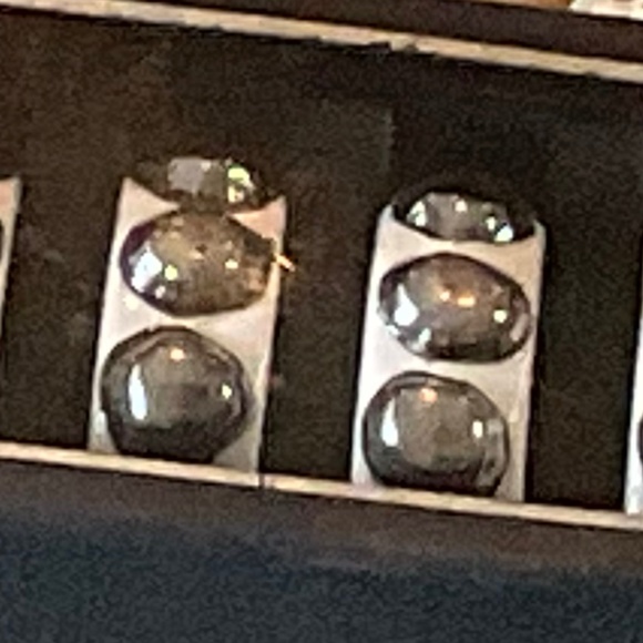 STUDIO B WHITE/SILVER NAPKIN RINGS - CONTEMPORARY NWB - Picture 2 of 9